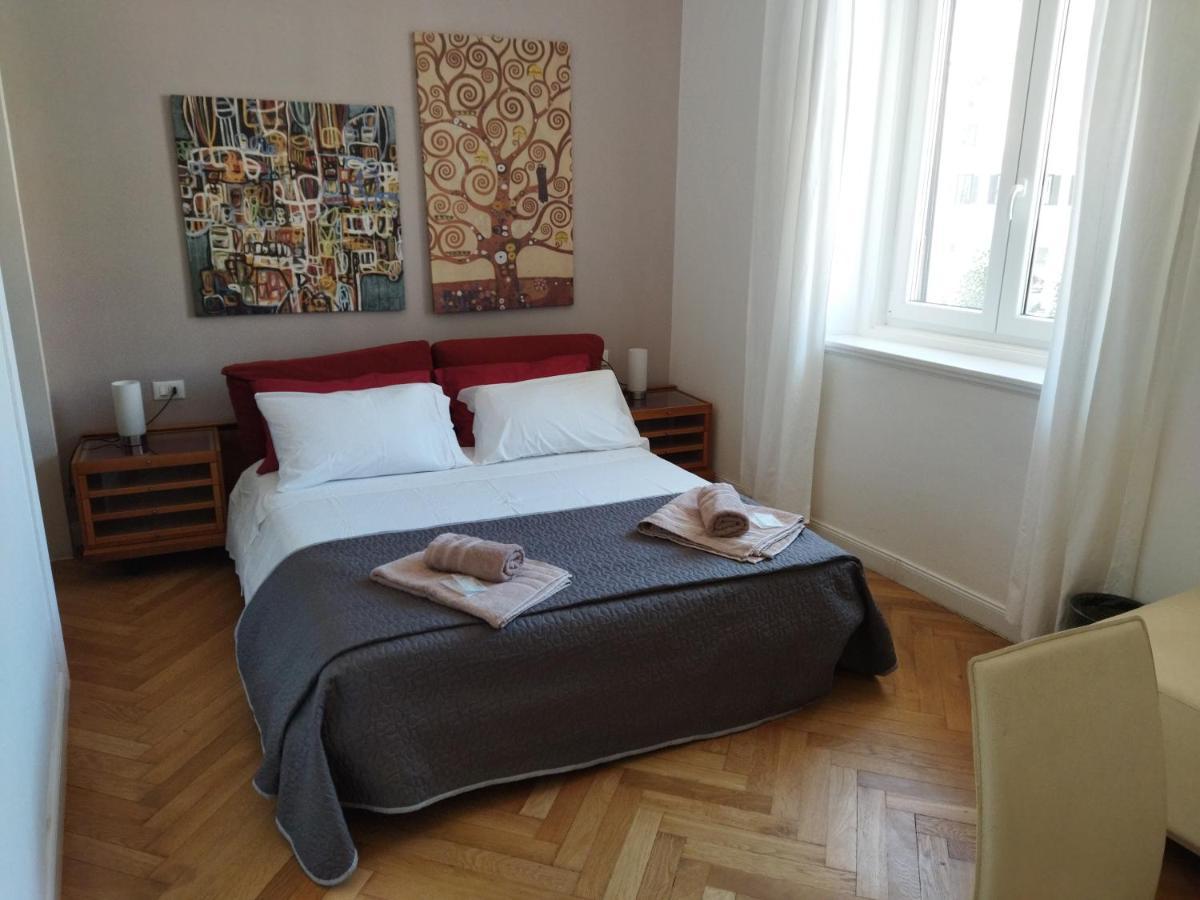 Piazza Goldoni Rooms Trieste Exterior foto